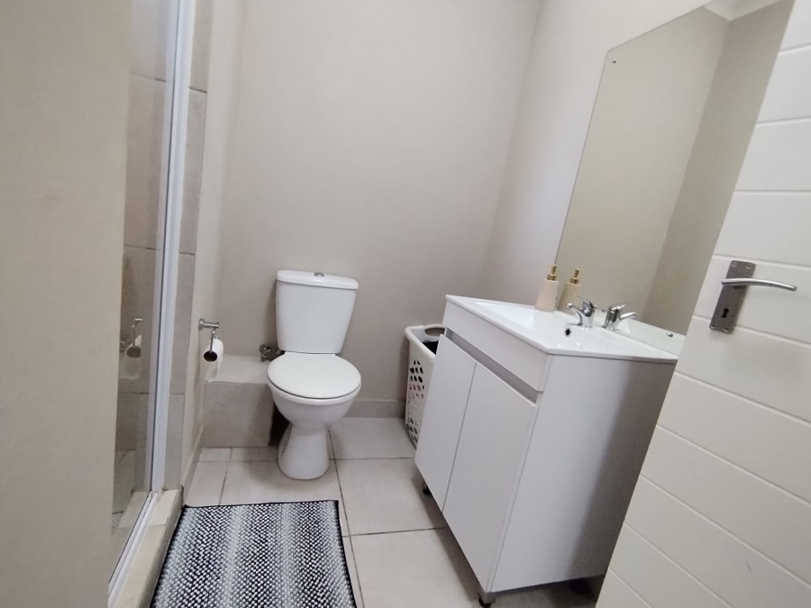 2 Bedroom Property for Sale in Oakglen Western Cape